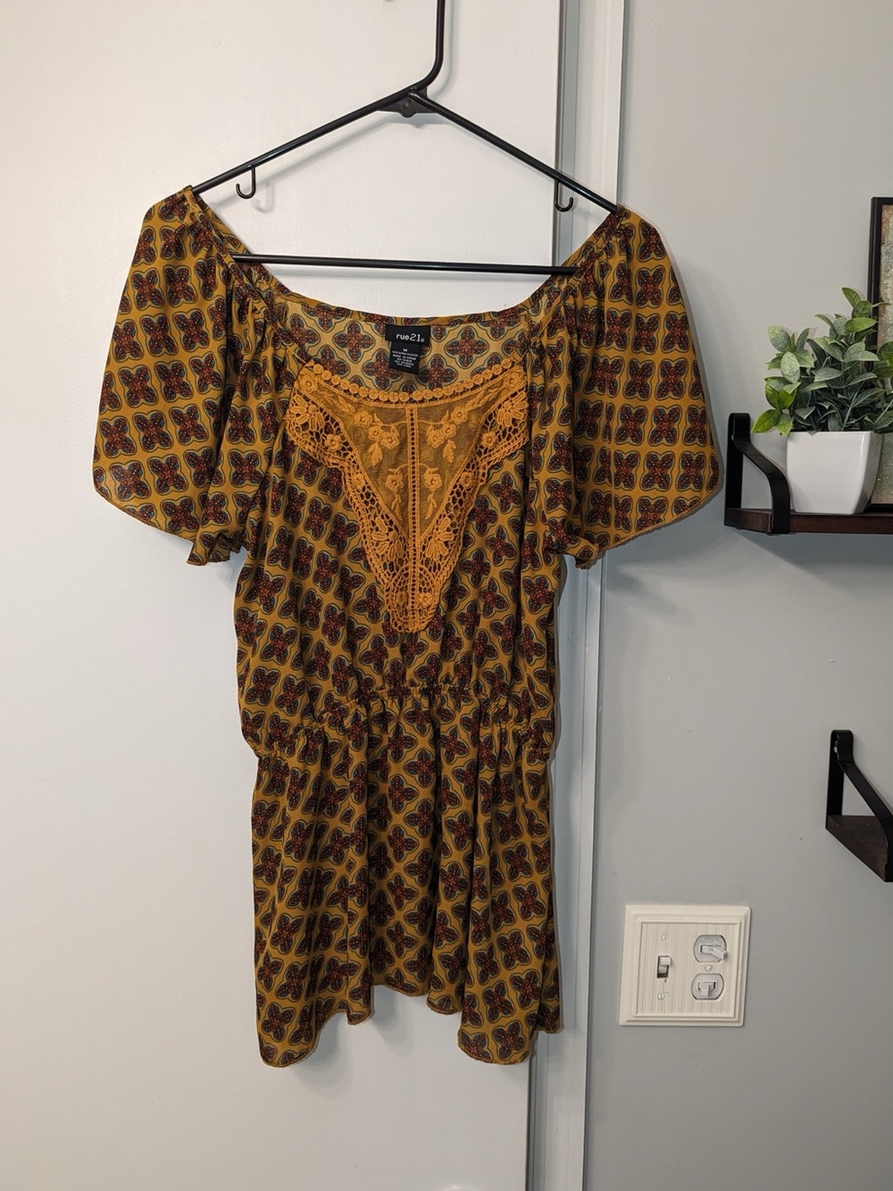 3/$10 Abstract Print with Lace Blouse